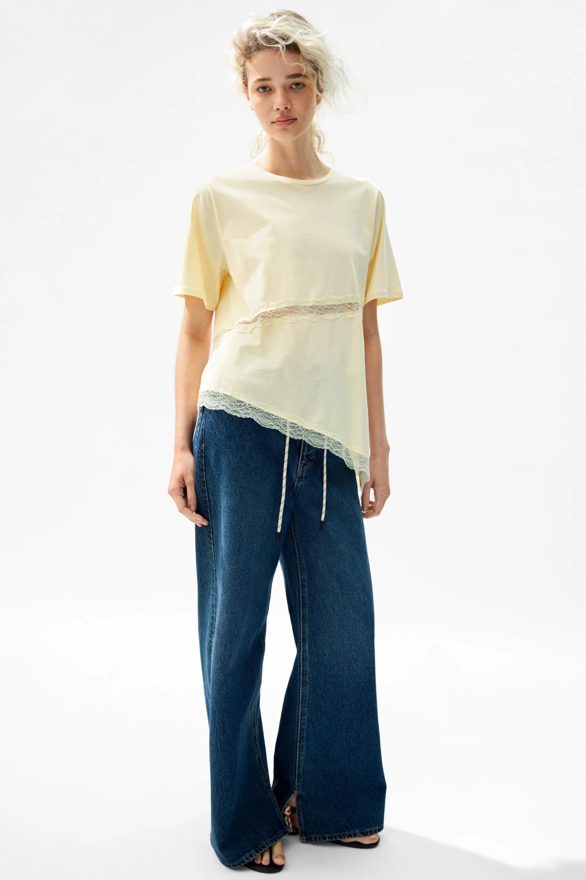 T-shirt avec dentelle - Jaune pâle