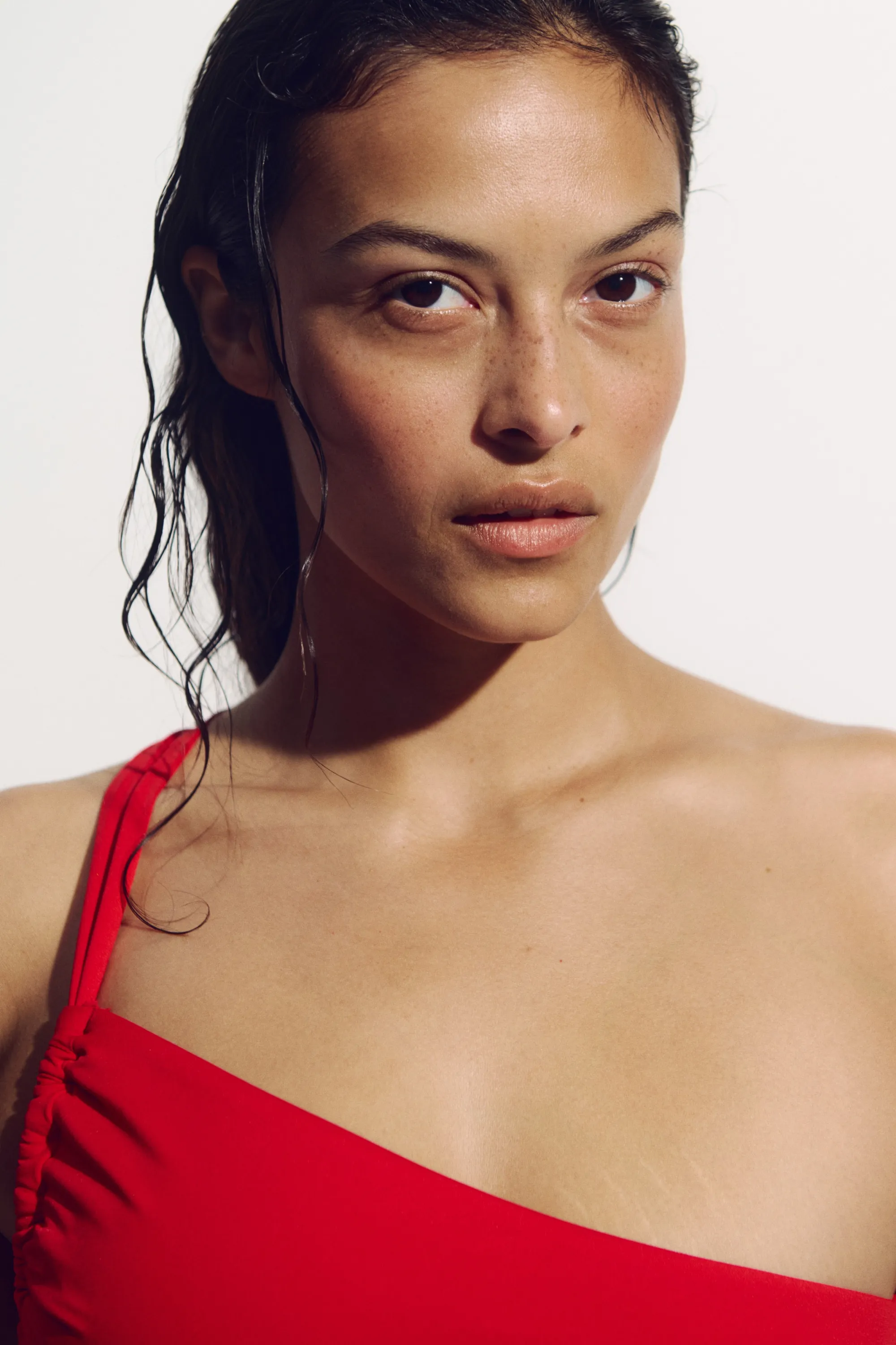 Maillot de bain asymétrique avec découpe - Rouge vif