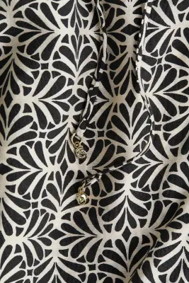 Blouse à col volanté - Crème/motif gris foncé — photo 4