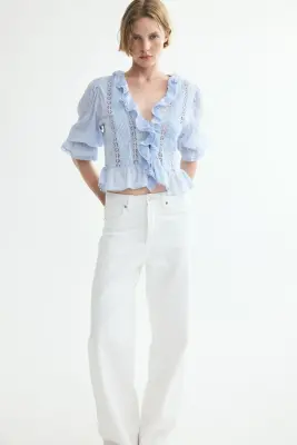 Blouse avec dentelle - Bleu clair — photo 1