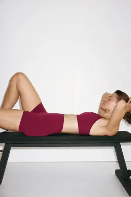 Short moulant scrunch Seamless DryMove™ - Grenade foncé — photo 4