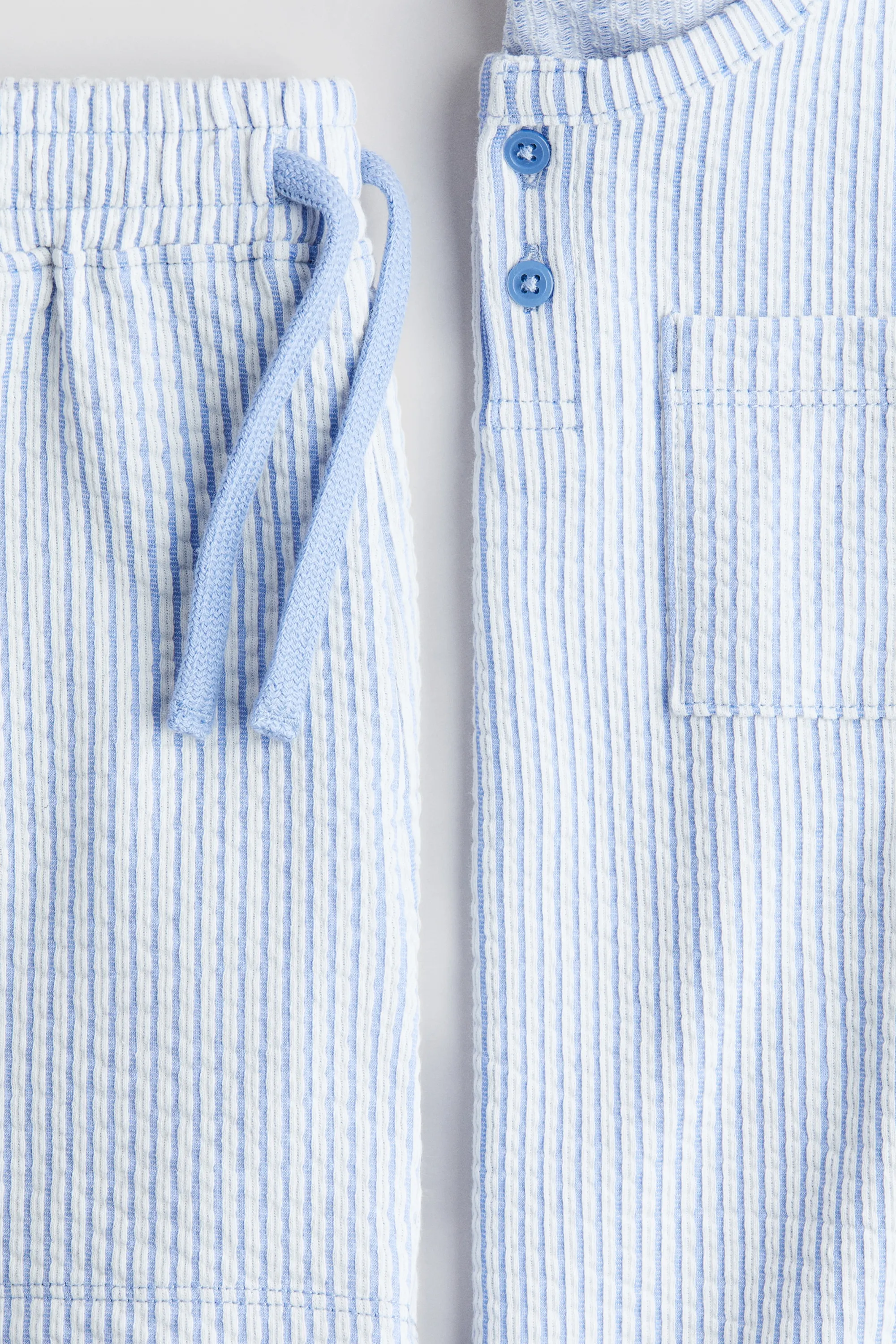 T-shirt à col tunisien et short - Bleu clair/rayé