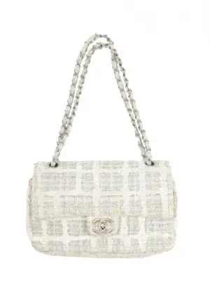 Sac classique timeless à rabat en tweed blanc bleu clair et jaune chaîne bandoulière argent — photo 1