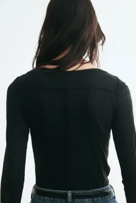 Top découpé en coton pima - Noir — photo 2