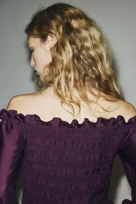 Blouse épaules nues smockée - Violet prune — photo 2