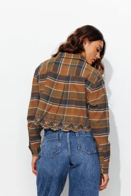 Chemise courte à carreaux — photo 4