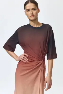 Robe T-shirt avec détail noué - Rouge rouille/rose pêche — photo 1