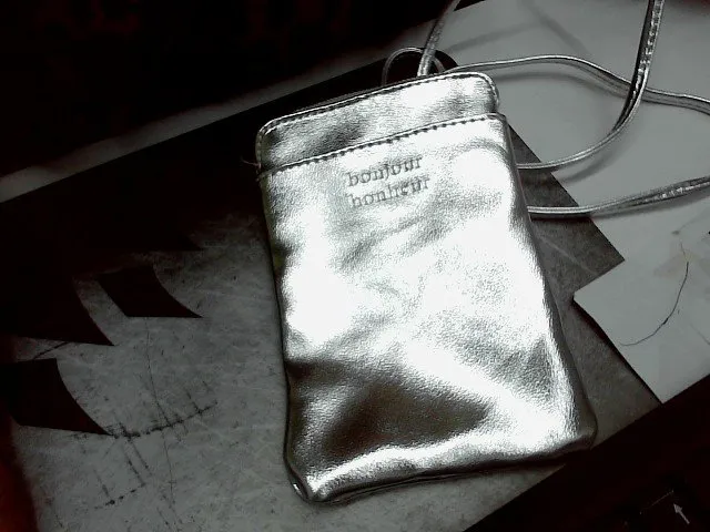Pochette bandouliere argentee bonjour bonheur