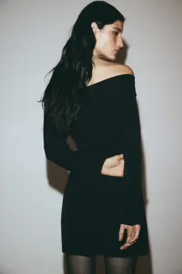Robe épaules nues à effet croisé - Noir — photo 2