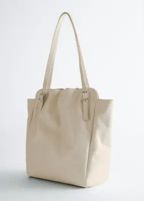 Tote bag en cuir avec bandoulières à boucles - Beige clair — photo 5