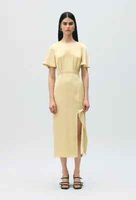 Robe satinée dentelle dos nu