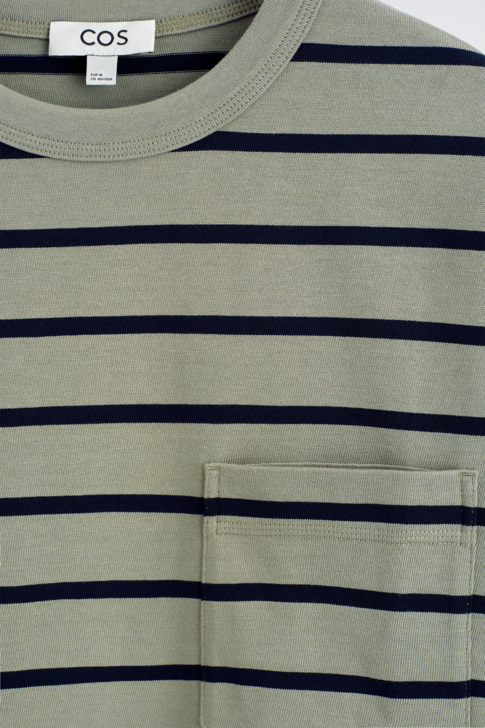 T-SHIRT OVERSIZE À DÉTAIL DE POCHE - KAKI / NOIR / RAYURES