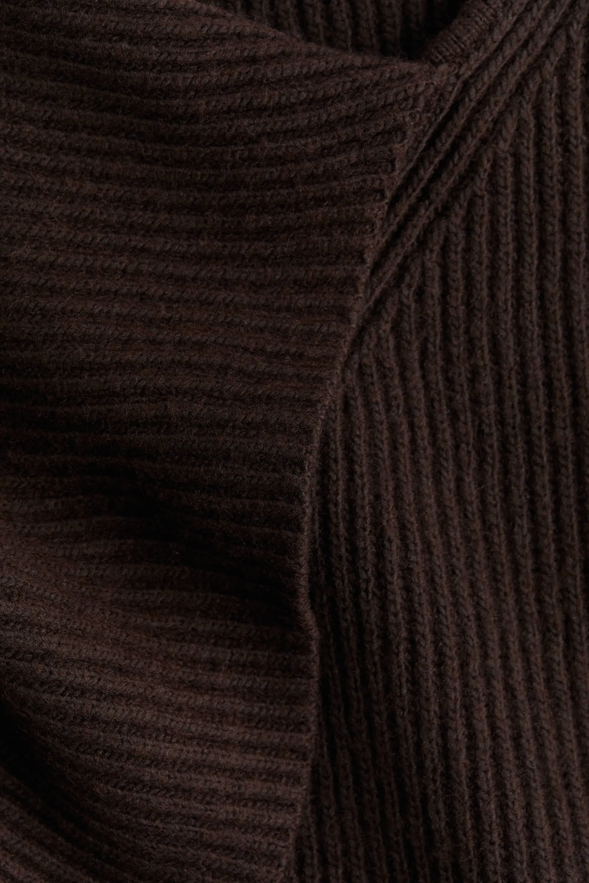 Pull en maille côtelée avec col cravate - Marron foncé