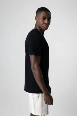 T-shirt Noir Col Rond Manches Courtes en Cachemire — photo 3