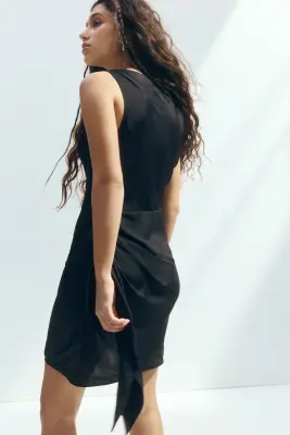 Robe à encolure bateau avec détails à nouer - Noir — photo 2