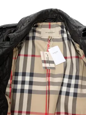 Manteau trench en cuir noir matelassé avec ceinture Prix boutique 5900 € Taille S — photo 2