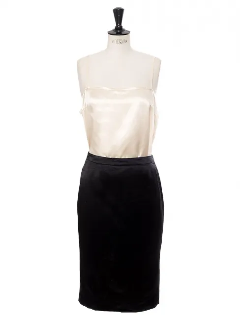 Jupe crayon taille haute en satin de soie noire Prix boutique 400€ Taille 36
