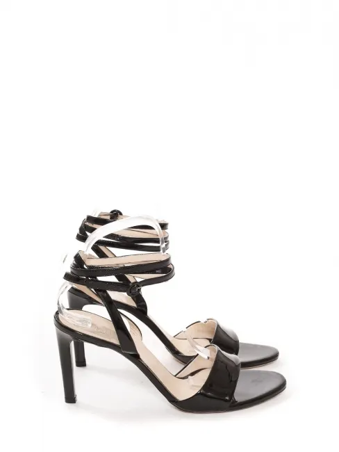 Sandales à talons et brides chevilles en cuir verni noir Prix boutique 850€ Taille 40