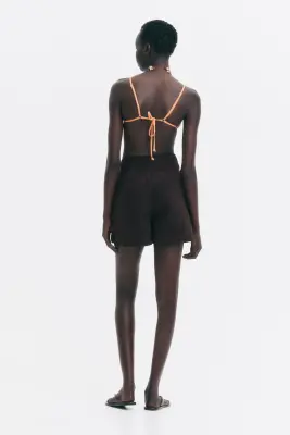 Short en denim avec ceinture - Marron foncé — photo 3