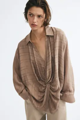 Chemise en viscose mélangée avec détail torsadé - Taupe/rayé — photo 2