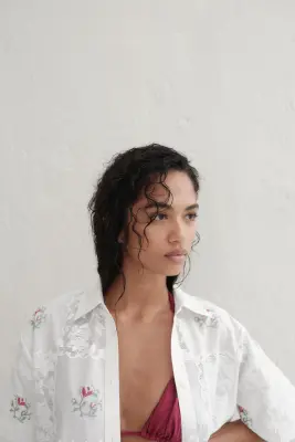 Chemise de plage brodée - Blanc/fleurs — photo 2