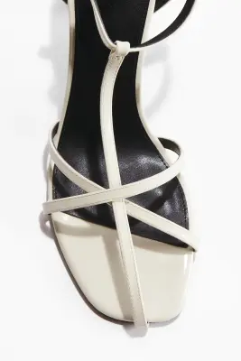 Sandales à talon avec brides fines - Jaune pâle — photo 1