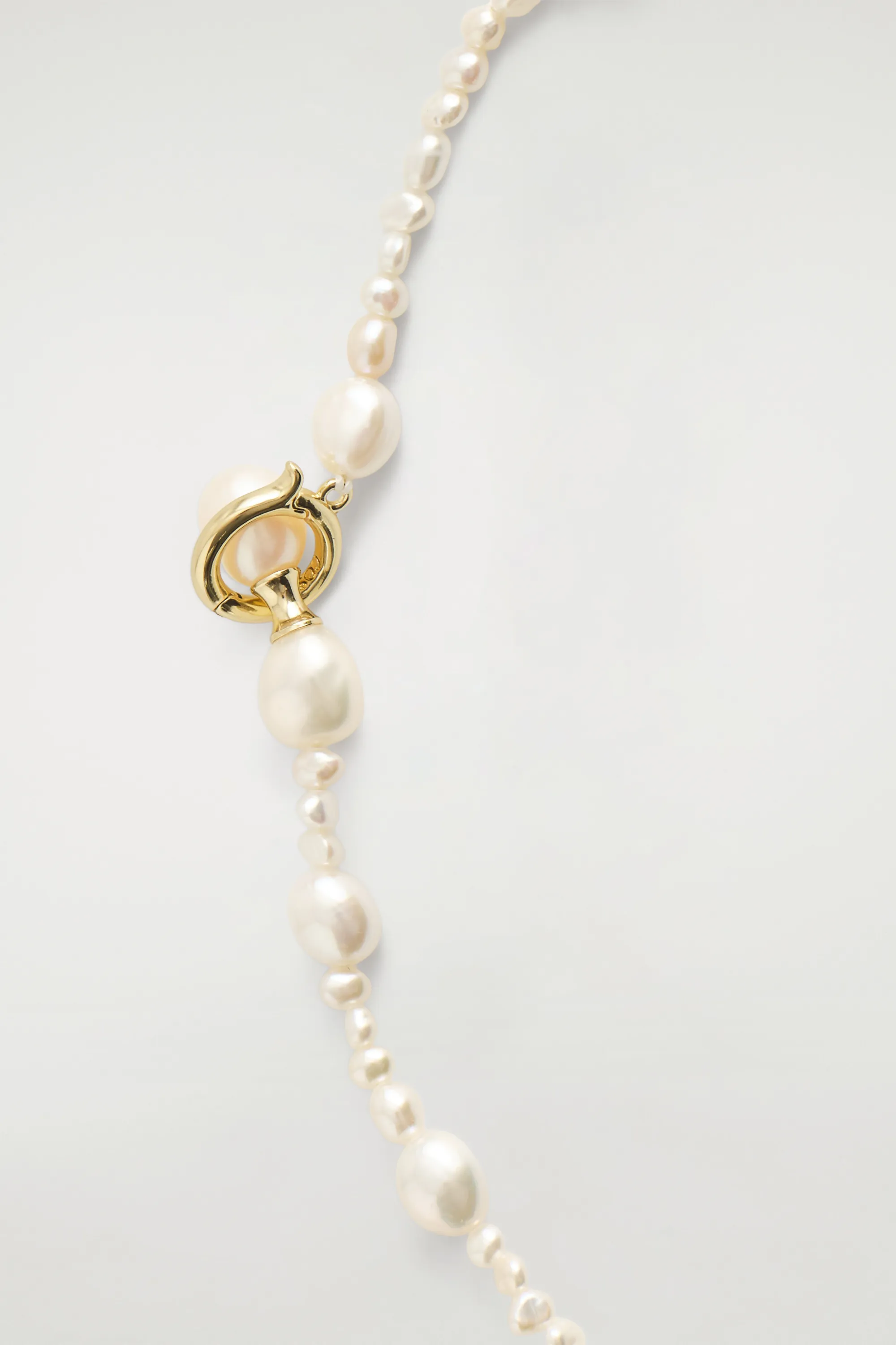 COLLIER DE PERLES DE CULTURE IRRÉGULIÈRES - NACRÉ / DORÉ