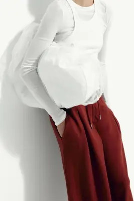 Pantalon avec cordon de serrage et plis - Rouge foncé — photo 1