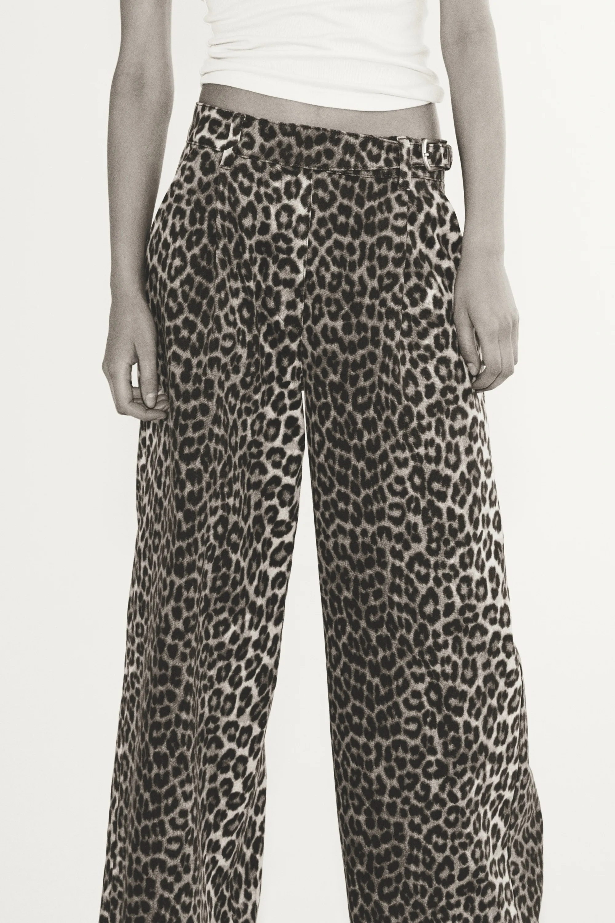 Pantalon en denim avec détail de ceinture - Beige/imprimé léopard