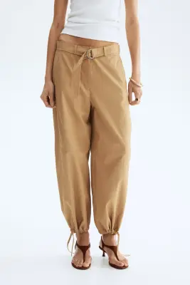Pantalon en coton avec ceinture - Beige — photo 2
