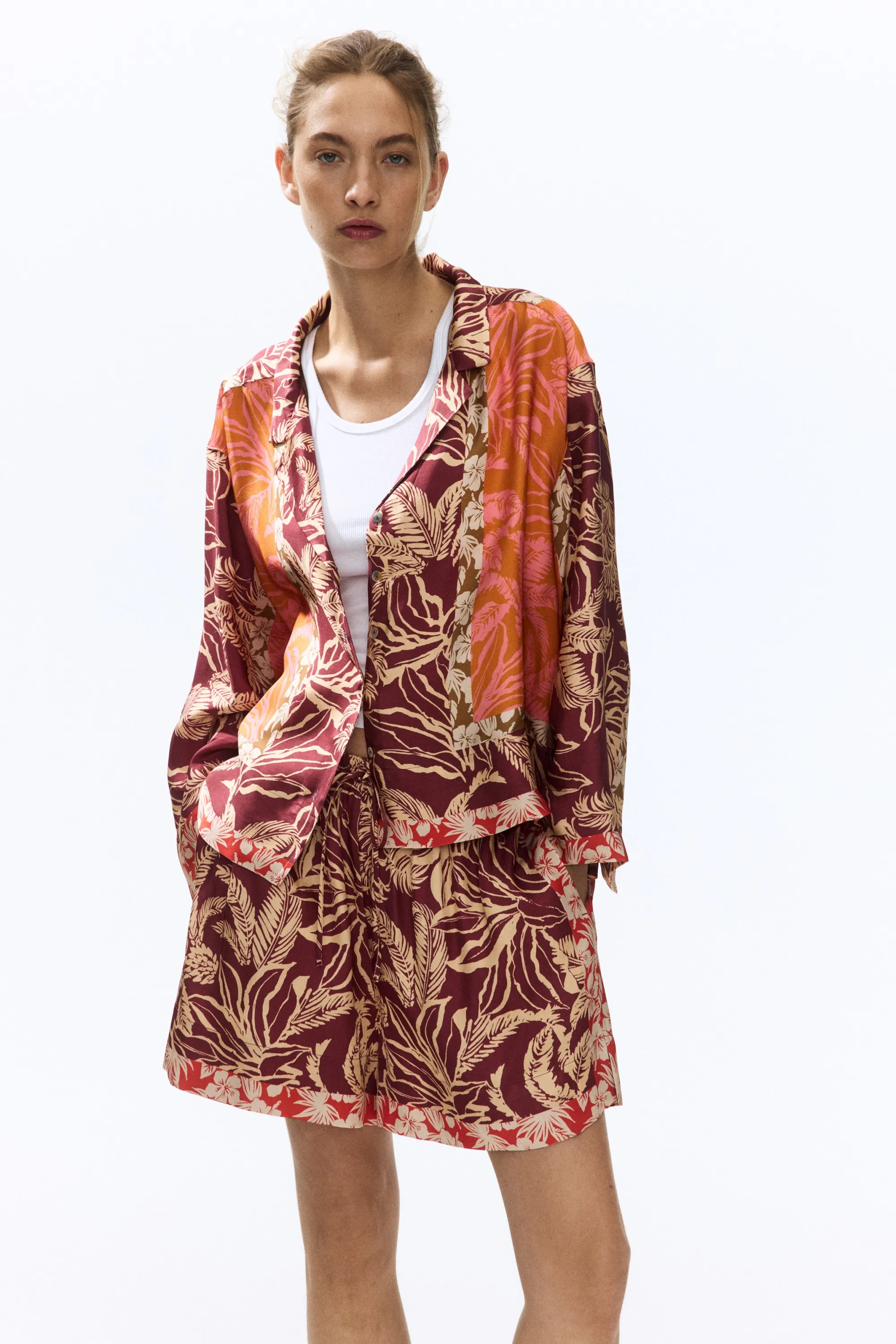 Chemise en viscose avec col cubain - Rouge foncé/motif