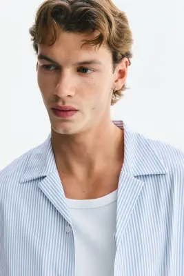 Chemise Regular Fit avec col cubain - Bleu clair/rayé — photo 2