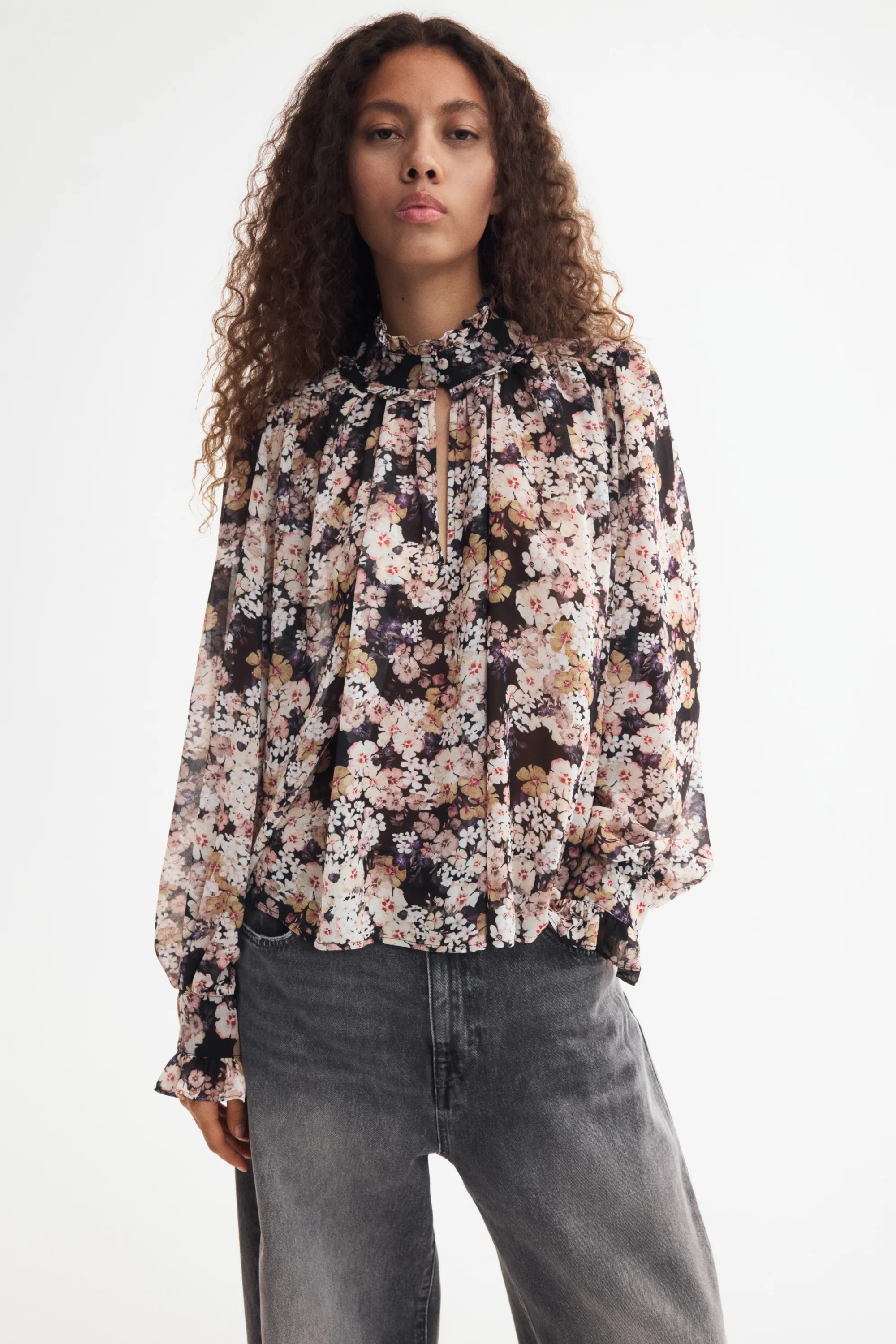 Blouse en mousseline avec manches bouffantes - Noir/fleuri