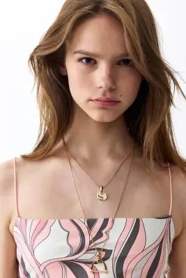 Robe à bretelles fines avec détail à nouer - Rose clair/motif — photo 1