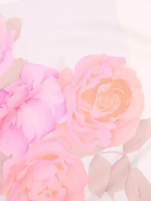 Foulard en soie gris détail fleurs rose Prix boutique 390€ Taille 76 x 76 — photo 3