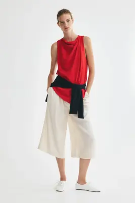 Top à effet drapé avec base en pointe - Rouge vif — photo 2