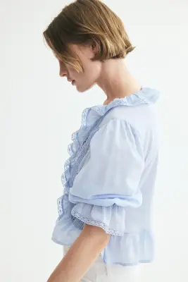 Blouse avec dentelle - Bleu clair — photo 3