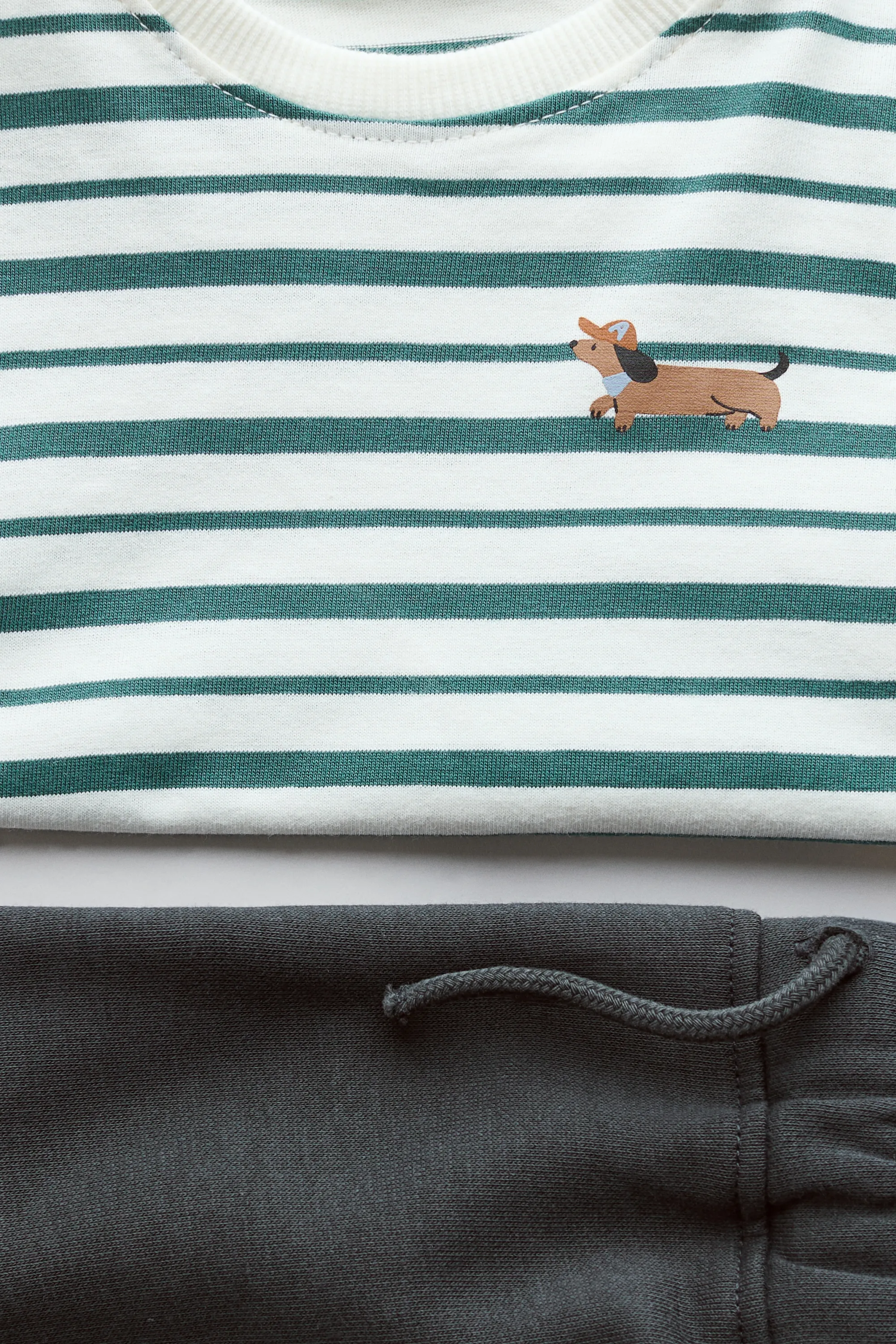 2-piece T-shirt and trousers set - Gris foncé/rayures vertes