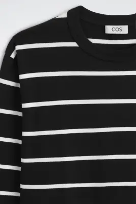 T-SHIRT DÉCONTRACTÉ À MANCHES LONGUES EN JERSEY - NOIR / BLANC / RAYÉ — photo 5